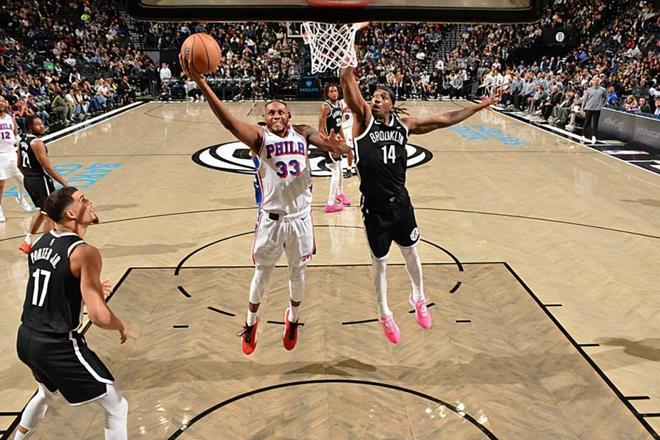 面对篮网依然没有突出表现！留给76人锋线新援的机会可能不多了？