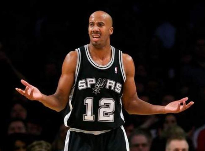 25歲才進入NBA，30歲成首發，生涯才6+2+1，卻被退役了球衣！