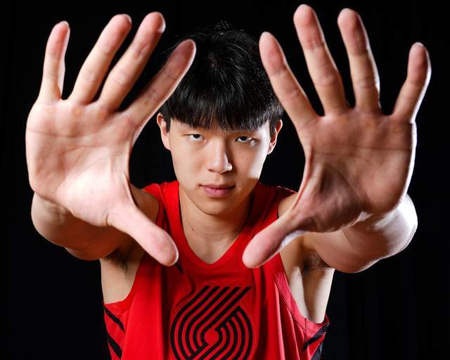 轰8+8+5+3！杨瀚森爆锤火箭，队记赛后谈选秀，篮网确实给了承诺