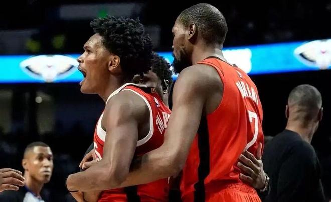 9+6！杨瀚森首度上双！对飙库里晃飞摄影师！