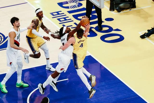 NBA|开拓者122-108击败湖人,杨瀚森1分1板,里夫斯空砍41分