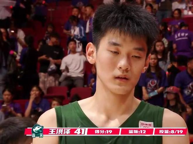 这小孩有前途！郭艾伦耐高解说大赞广东新星 杜锋得到二飞接班人