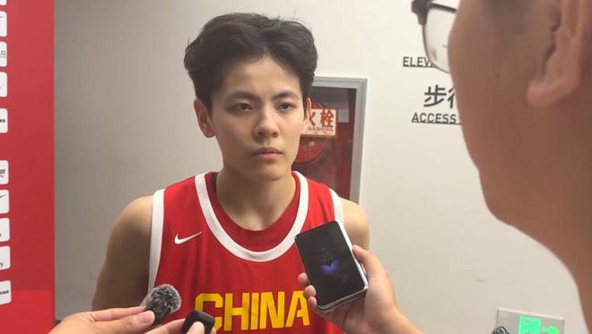 杨舒予力挺宫鲁鸣：新教练让球队比去年有所成长！