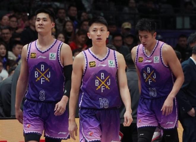 广东男篮锁定两名新外援，北控男篮放弃刘晓宇，郑昊燃转投北控！