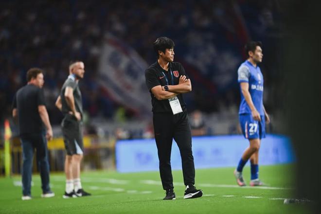 5年183場102勝！功勛主帥徐正源為何體面告別？成都足球要換活法