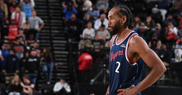 伦纳德：比赛末段扭伤了脚踝 看看明天感觉如何再确定是否出战