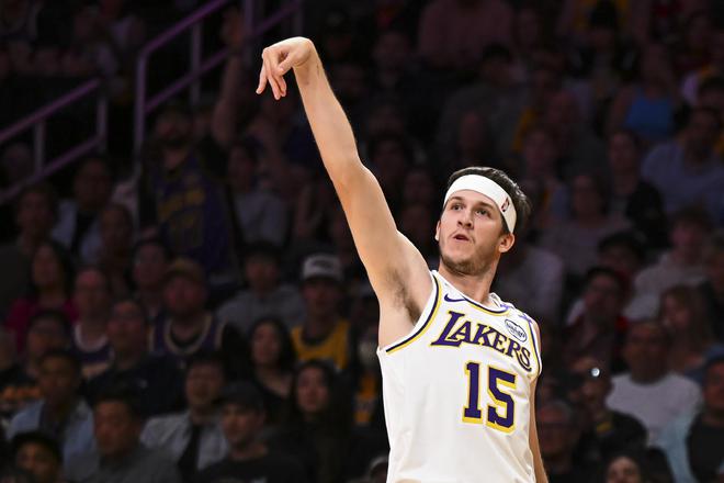 三当家！NBA官推祝湖人后卫里夫斯27岁生日快乐