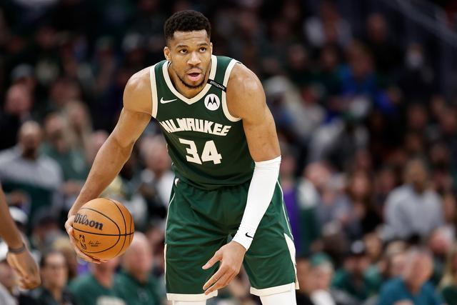 NBA官网评新赛季东部10大球星：字母哥布伦森米切尔前3 恩比德第6