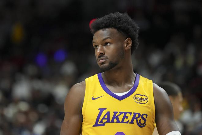 美媒：布朗尼在今年夏联取得了进步，要想在NBA立足需要成为合格的3D