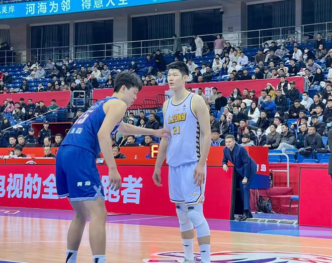 CBA最新消息！广厦男篮小将骨裂赛季报销，青岛男篮续约刘维伟
