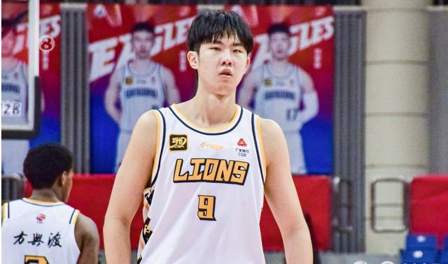 悲剧!广厦官宣赵嘉仁训练摔倒身体不适赛季报销 被爆脑内颅内骨折