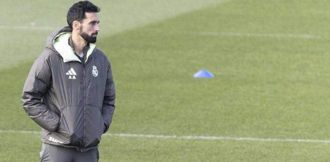 不怕窥探，世体：阿韦洛亚恢复球队前往欧冠对手主场进行训练