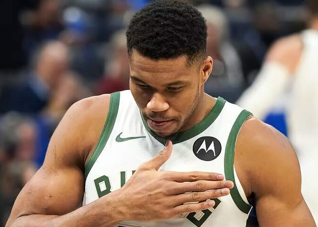 雄鹿vs勇士前瞻：球星對(duì)決字母哥大戰(zhàn)庫(kù)里，誰(shuí)能笑傲強(qiáng)強(qiáng)對(duì)話(huà)？