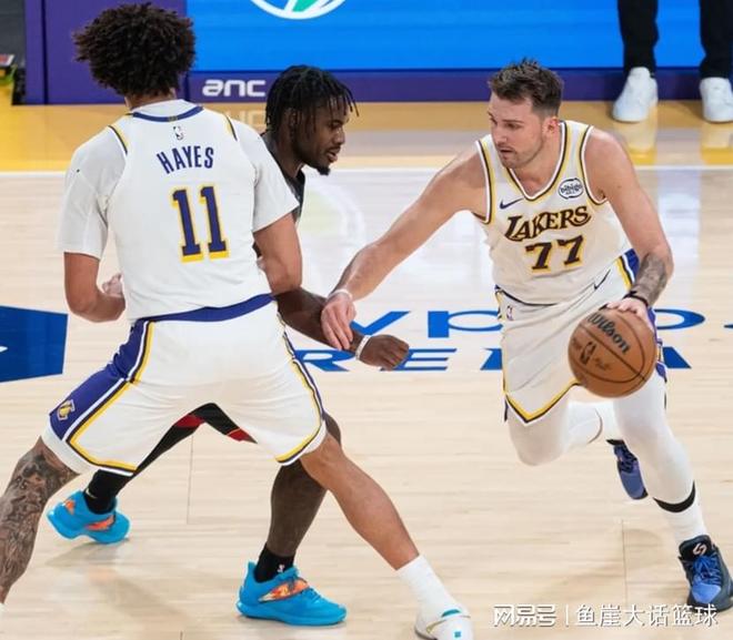 湖人兩點進步明顯！東契奇要改兩錯，老詹很開心，兩大新援成功臣