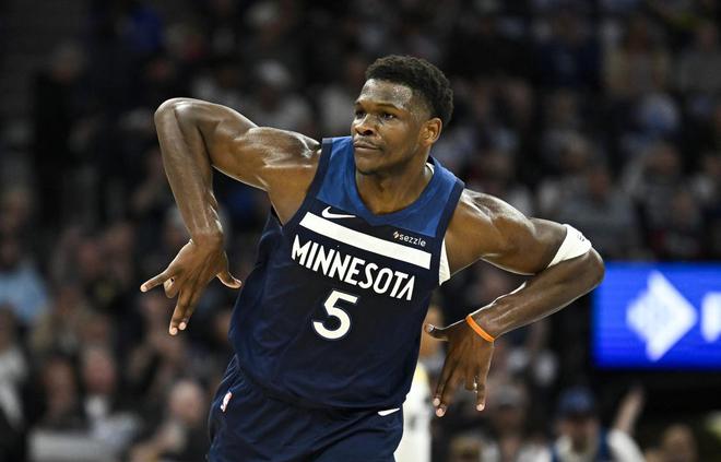 爱德华兹因在G1中对球迷使用不当语言被NBA罚款50000美元