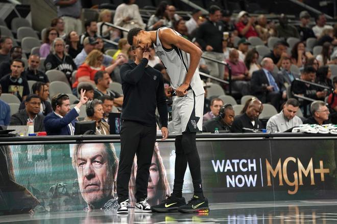 火箭不敵馬刺 上半場(chǎng)表現(xiàn)出色的卡佩拉 為何下半場(chǎng)被烏度卡棄用