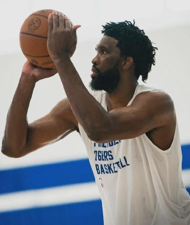 变了，恩比德彻底变了！NBA东部第一大中锋......
