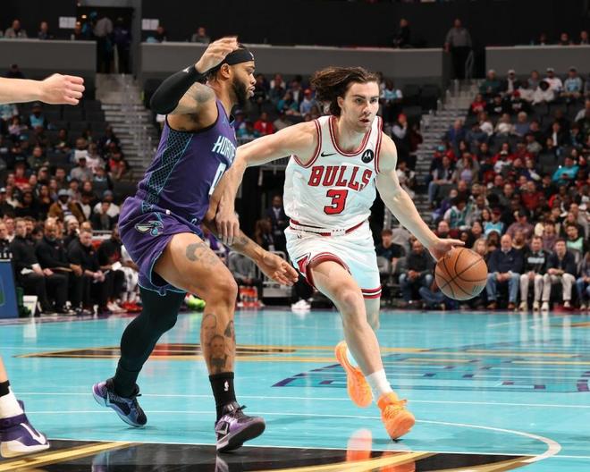 黃蜂爆冷險(xiǎn)勝公牛結(jié)束7連敗 吉迪25+11+9懷特1000三分里程碑