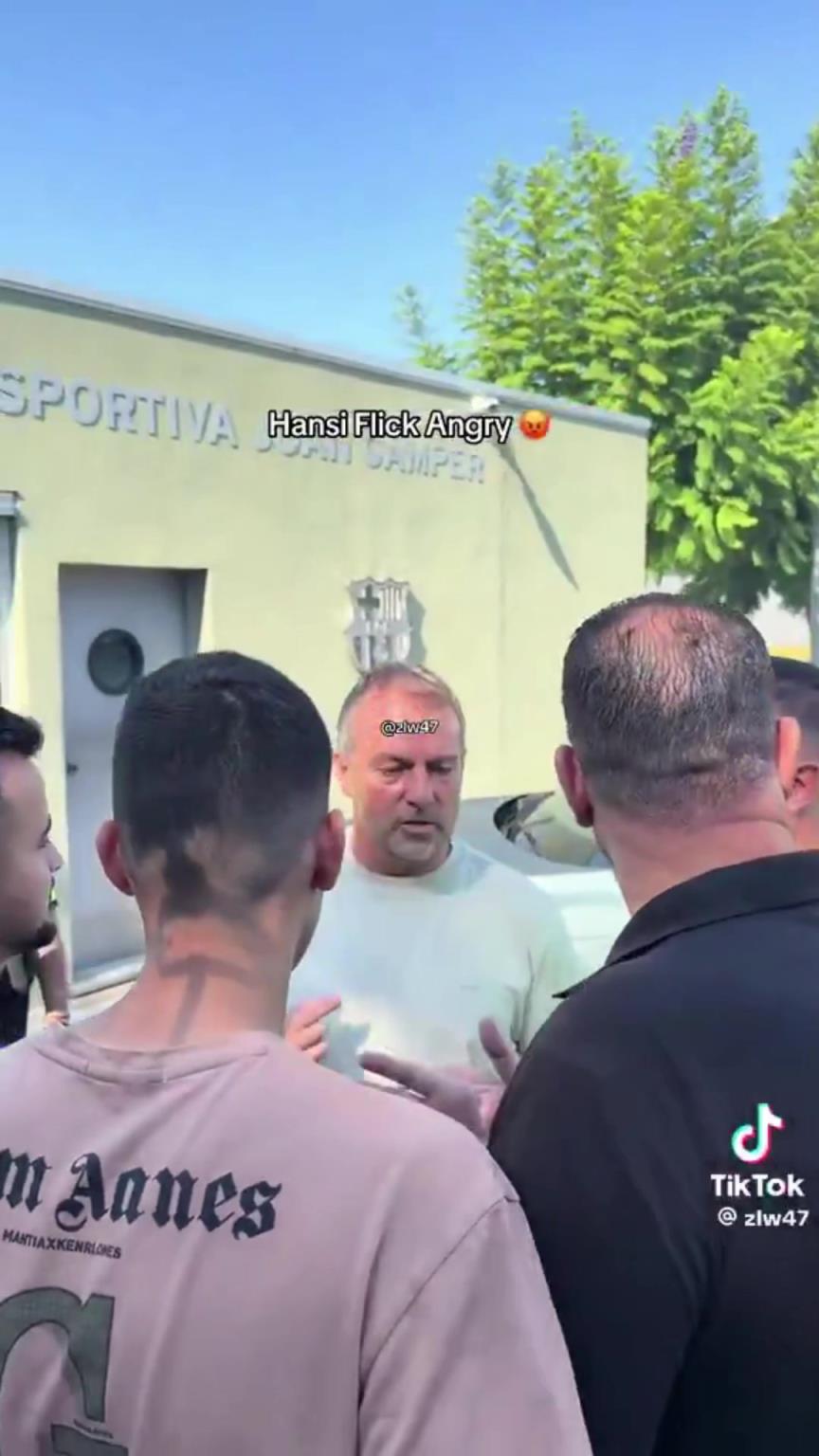 當麵批評教育！巴薩球迷不尊重安保人員激怒了弗裏克