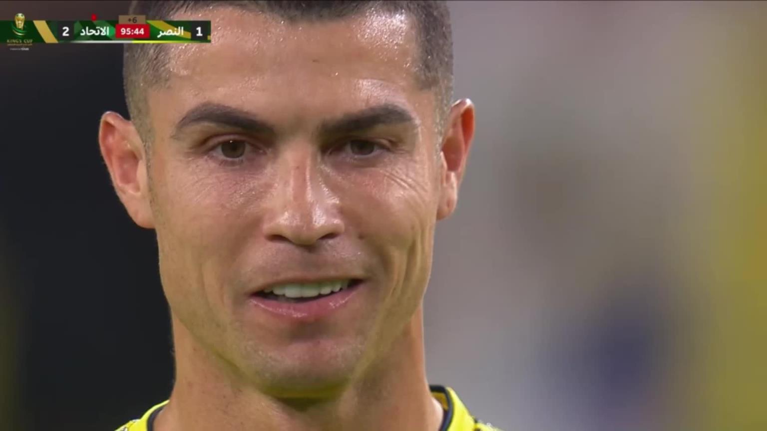 勝利補時最后一分鐘獲得任意球，C羅主罰前念念有詞但遺憾沒打進(jìn)