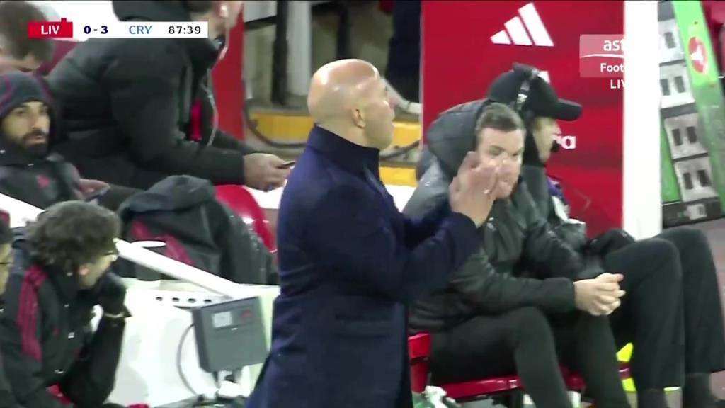 利物浦0-3落后水晶宫!戈麦斯出球被断,皮诺内切兜射破门 利物浦0-3落后水晶宫!戈麦斯出球被断,皮诺内切兜射破门