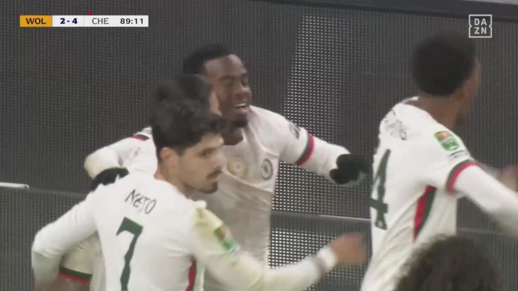 狼队后场失误!吉滕斯爆射轰进出世界波!切尔西4-2领先! 狼队后场失误!吉滕斯爆射轰进出世界波!切尔西4-2领先!