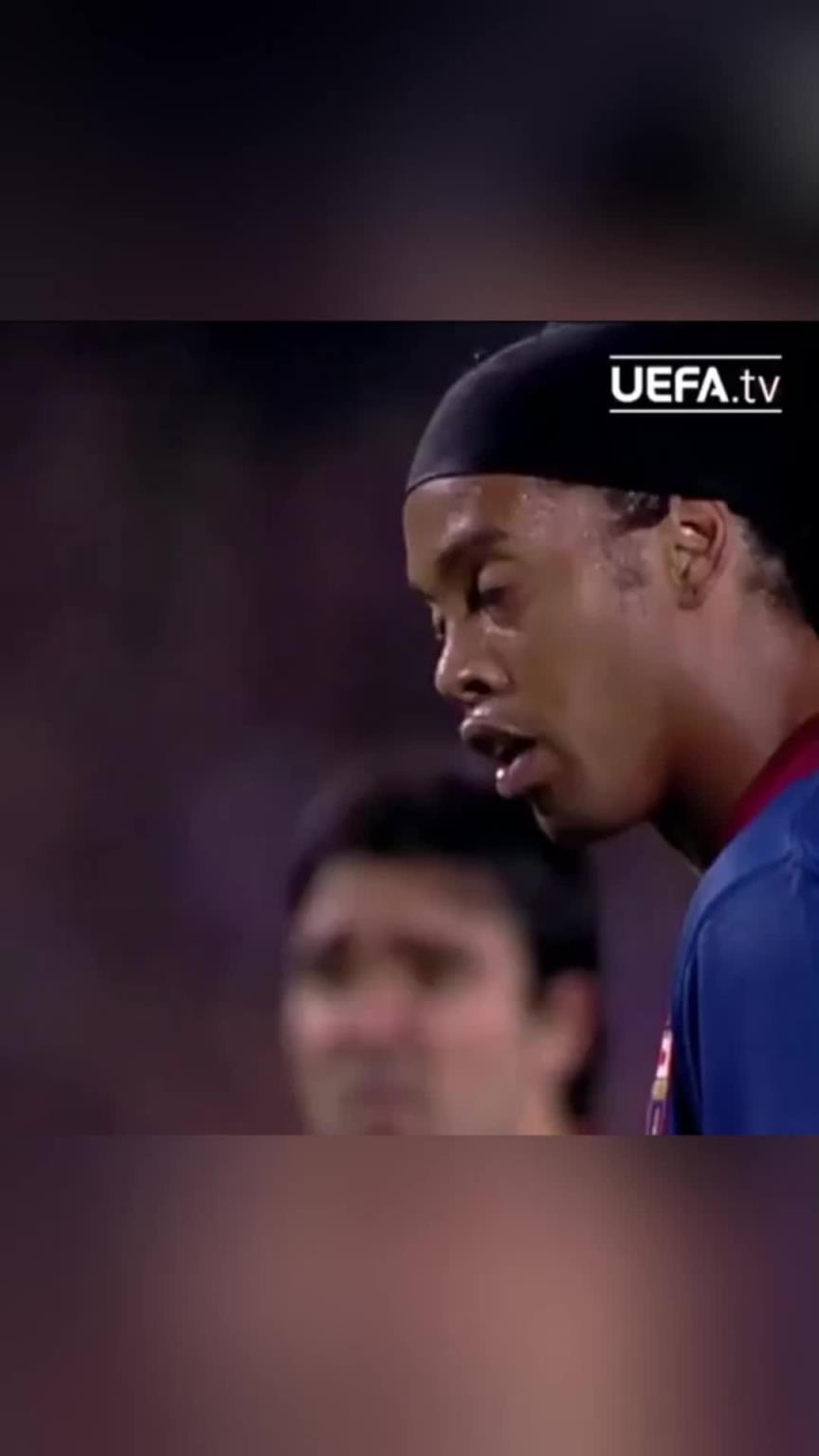 堪称教科书！小罗在欧冠打进的一粒精彩贴地斩任意球！