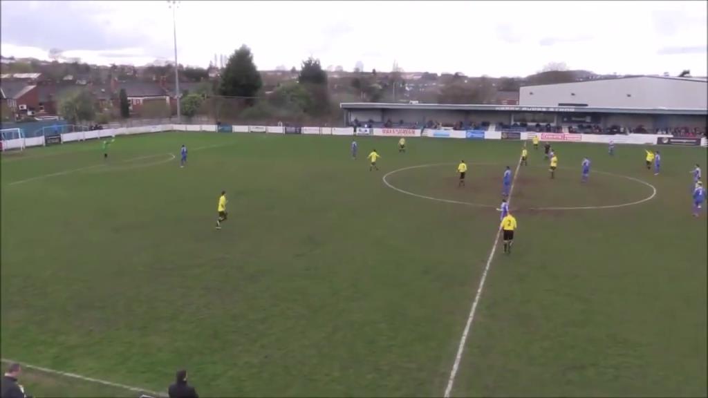 這位球員是最能過(guò)人的！當(dāng)比格犬亂入足球比賽！