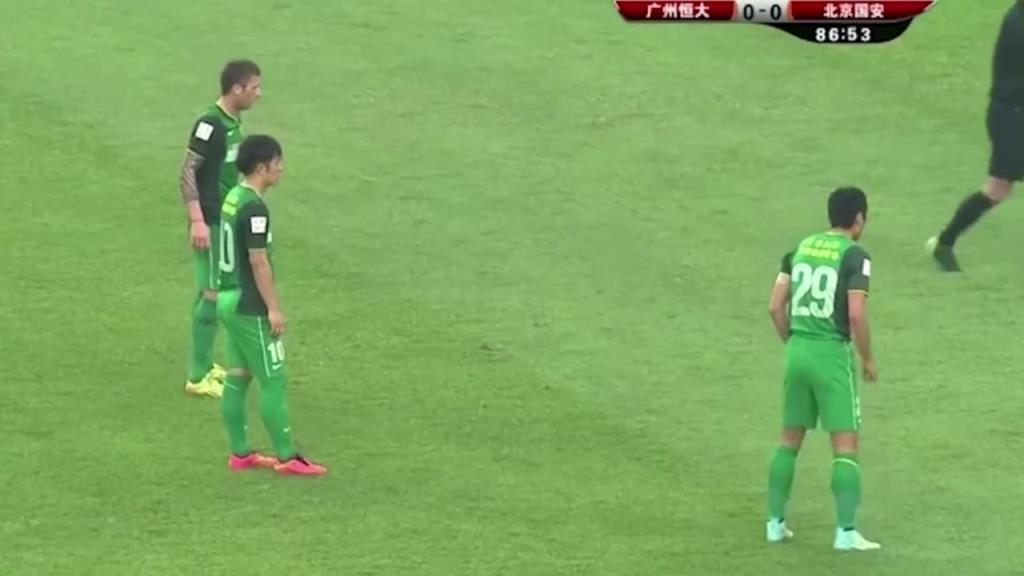 邵式弧线！当年邵佳一精彩任意球绝杀恒大！