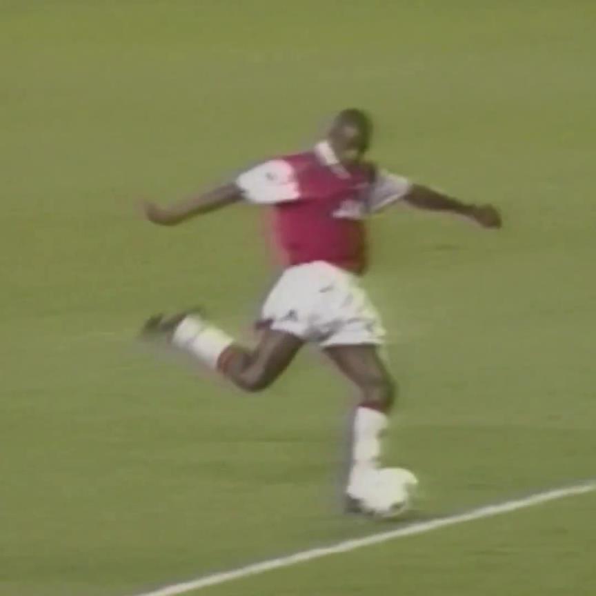 老球迷的回忆：维埃拉攻破曼联球门