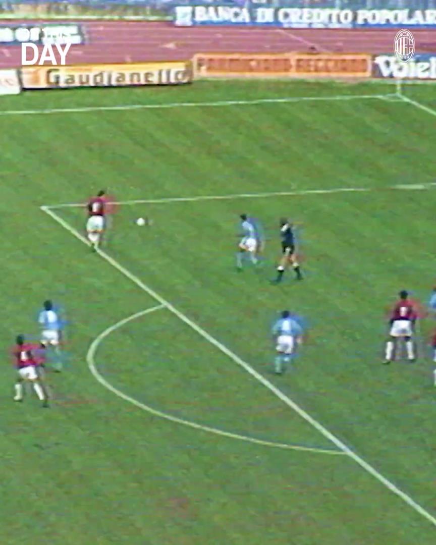 令人难忘!范巴斯滕在客场对阵那不勒斯时打进四球 令人难忘!范巴斯滕在客场对阵那不勒斯时打进四球