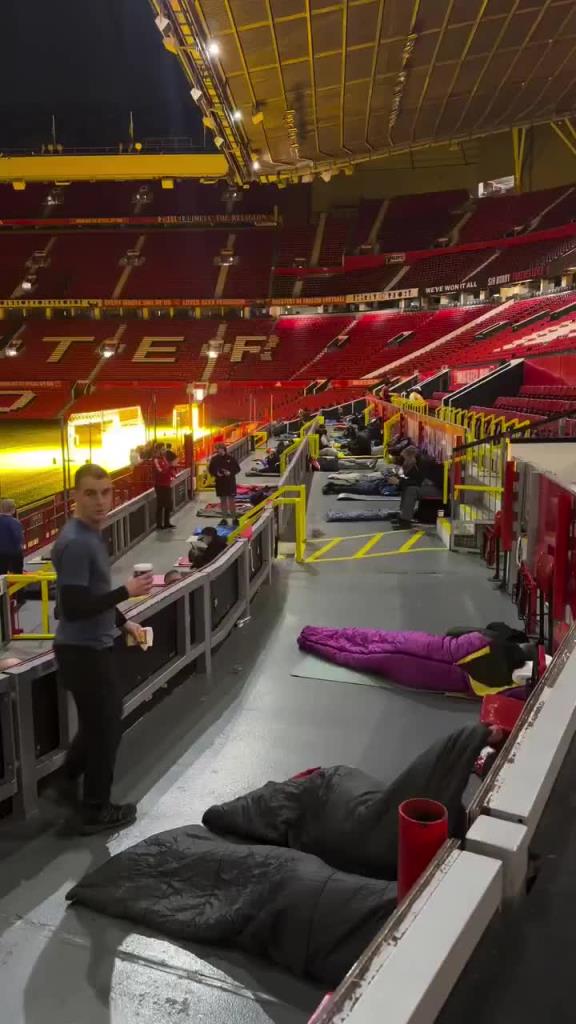 曼联将老特拉福德球场开放给无家可归者,以避免他们流落街头 曼联将老特拉福德球场开放给无家可归者,以避免他们流落街头