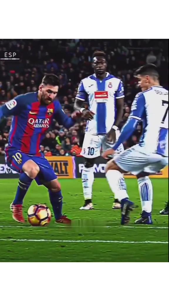 每一次变向、触球都恰到好处！慢镜头看梅西过人，真是一种享受