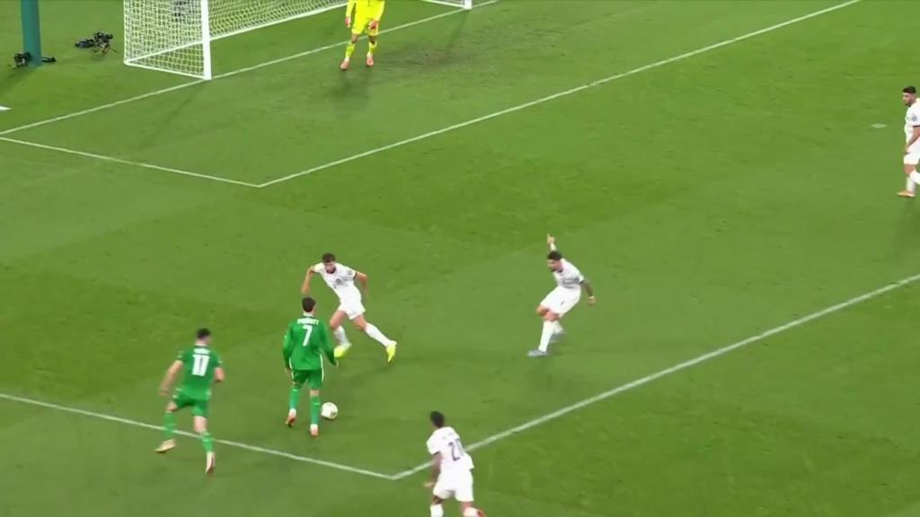 葡萄牙2球落后!帕洛特低射近角破门双响!门将科斯塔扑救不及 葡萄牙2球落后!帕洛特低射近角破门双响!门将科斯塔扑救不及