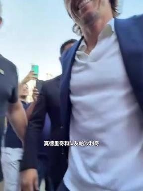 能花能省？魔笛和队友此前乘坐20欧廉价航空返回国家队！