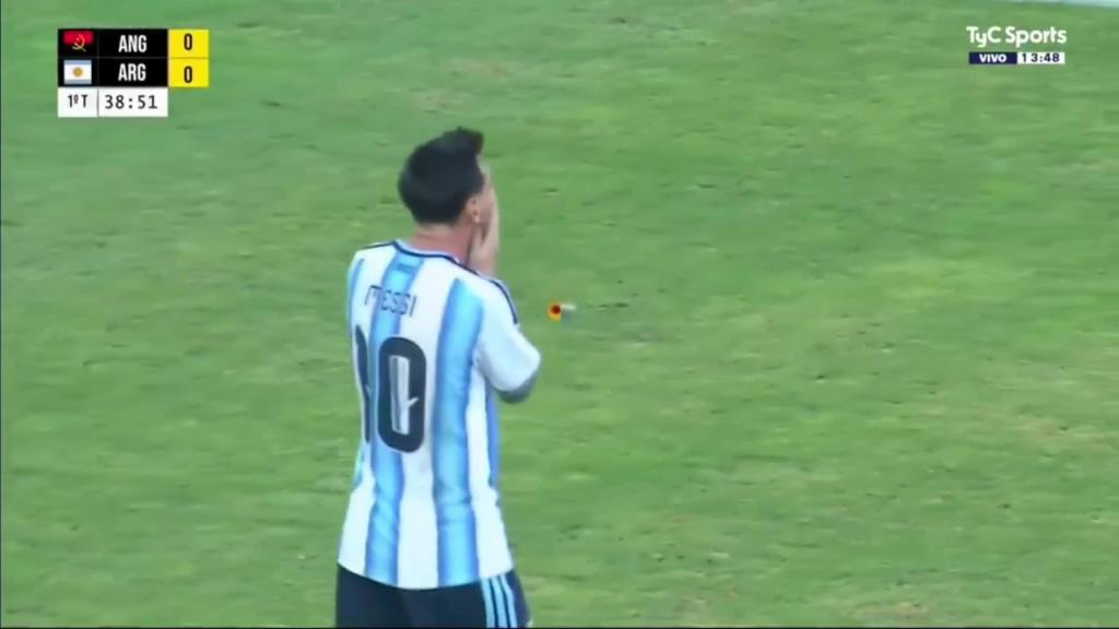 可惜了!阿尔马达倒三角传球,梅西跟进无人盯防射门打高! 可惜了!阿尔马达倒三角传球,梅西跟进无人盯防射门打高!