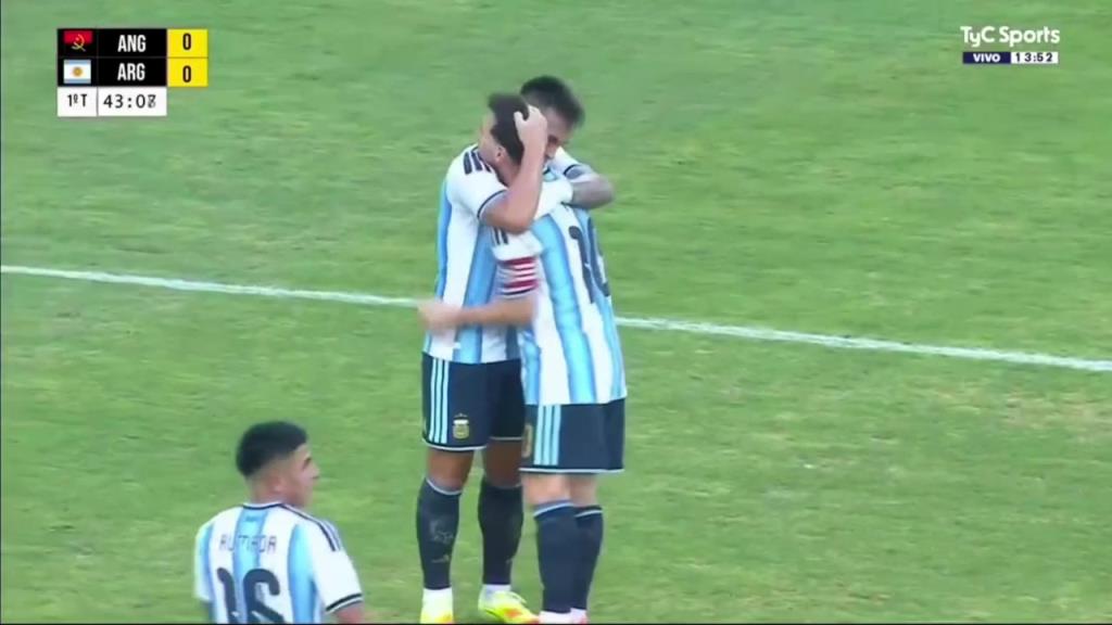 梅西直塞送助攻!劳塔罗禁区内劲射破门!阿根廷1-0领先安哥拉! 梅西直塞送助攻!劳塔罗禁区内劲射破门!阿根廷1-0领先安哥拉!