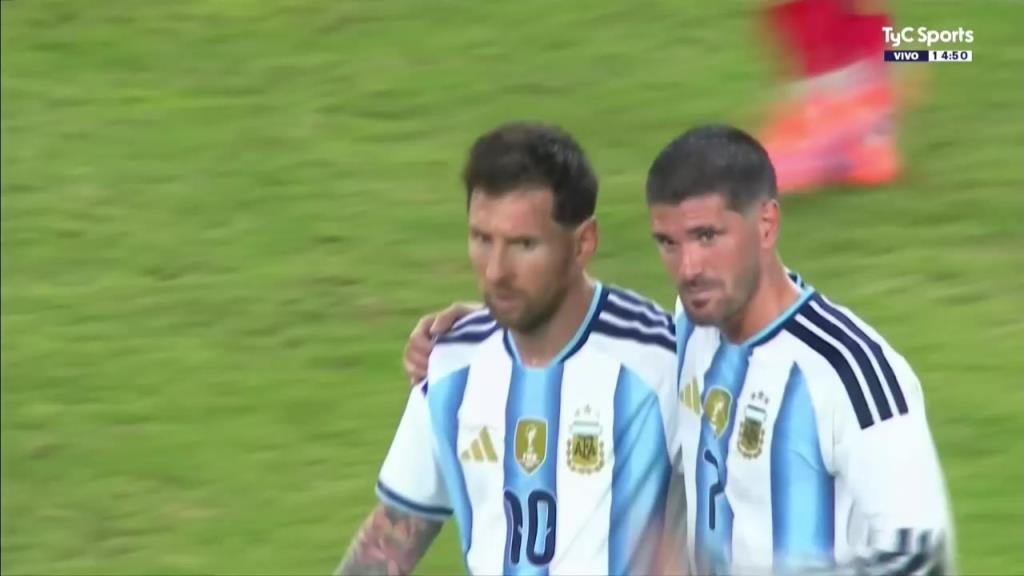 梅西传射!梅西禁区内抽射破门!劳塔罗直塞送助攻! 梅西传射!梅西禁区内抽射破门!劳塔罗直塞送助攻!