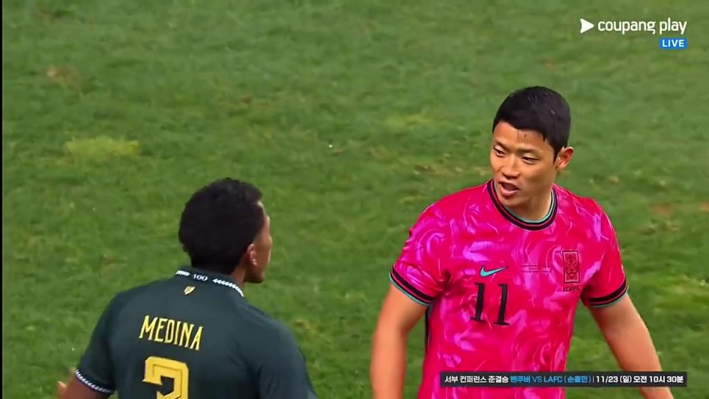 马宁:在我的场子别闹事!黄喜灿和对手发生摩擦,马宁吹哨制止 马宁:在我的场子别闹事!黄喜灿和对手发生摩擦,马宁吹哨制止