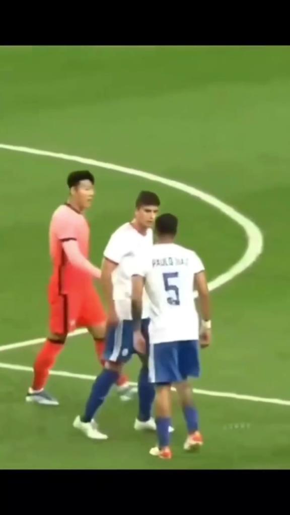 也不喜歡別人內訌！名場麵：和事佬孫興慜化解對手矛盾！