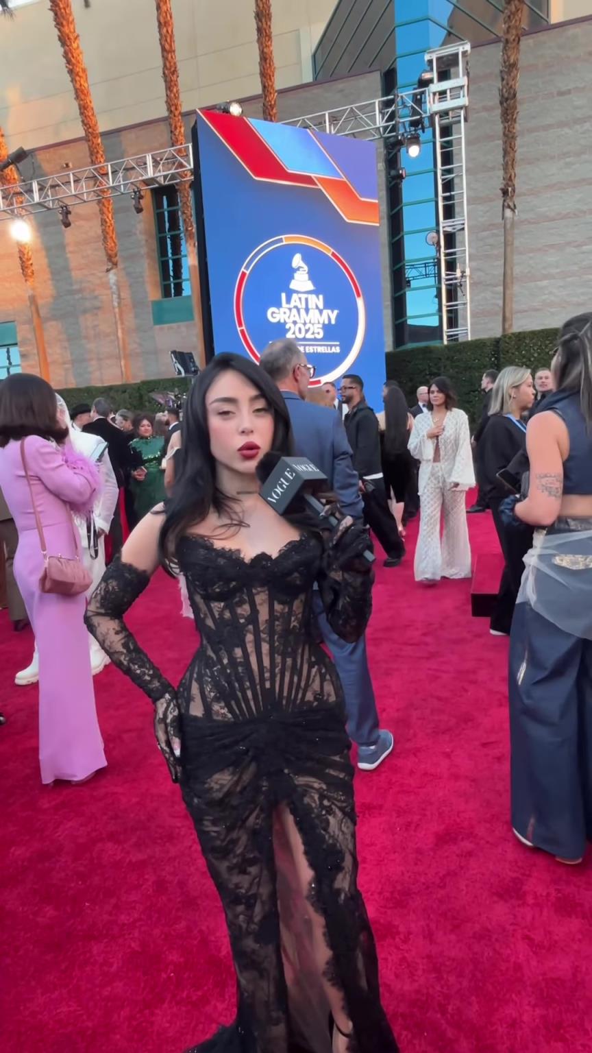 漏斗型身材啊!亚马尔前女友这看着好像身材比有点怪~ 漏斗型身材啊!亚马尔前女友这看着好像身材比有点怪~