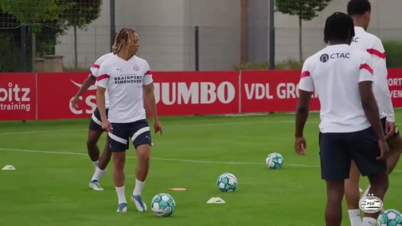 好几个成长为顶级球队的核心！埃因霍温多年前的1V1训练！