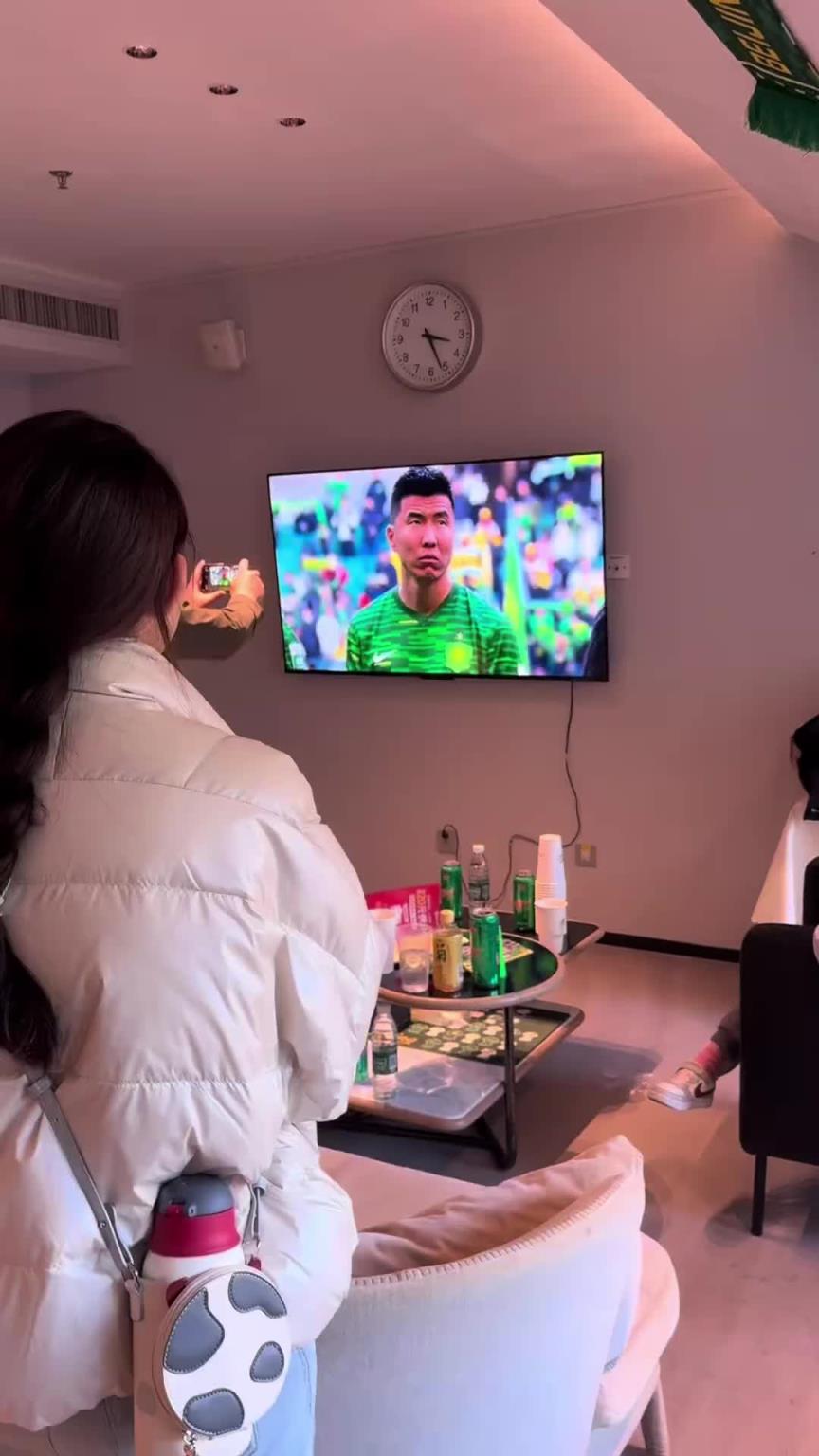 吃吃喝喝看比赛！来看在工体包厢里看北京国安比赛是什么感觉