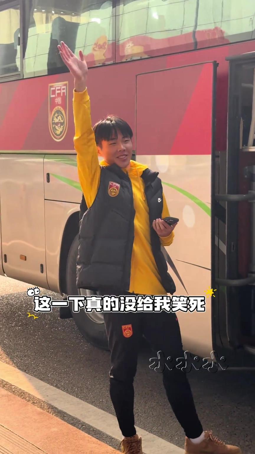 注意看！这个男人叫小帅，给小姐姐一个飞吻