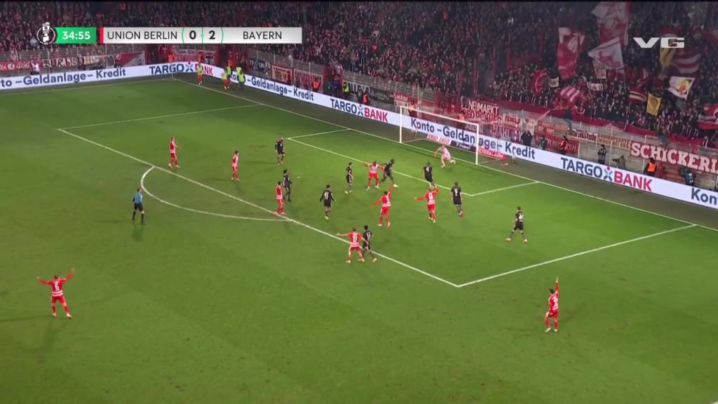 若纳坦-塔禁区内防守手球送点!奎菲尔德点球破门扳回一城!