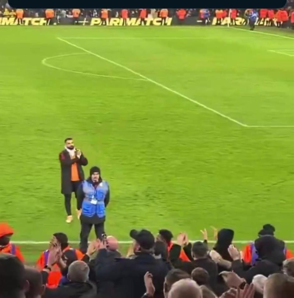 球迷近景实拍:终场哨响后,萨拉赫向利物浦球迷致谢❤ 球迷近景实拍:终场哨响后,萨拉赫向利物浦球迷致谢❤