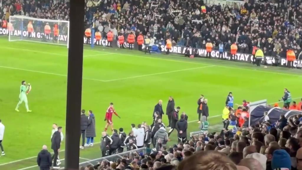 赛后斯洛特退场遇到萨拉赫,两人没有打招呼! 赛后斯洛特退场遇到萨拉赫,两人没有打招呼!