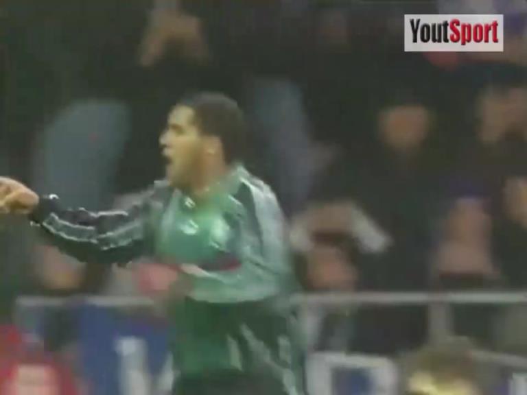 球形闪电!当年的德国足球先生艾尔顿!这风格是真有观赏性! 球形闪电!当年的德国足球先生艾尔顿!这风格是真有观赏性!