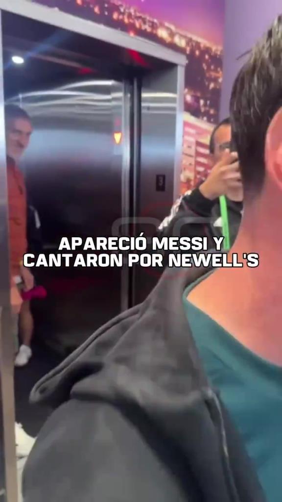 梅西赛前表示我来自纽维尔老男孩，小球员先是高喊梅西，接着唱歌
