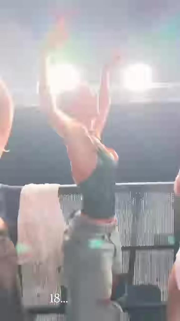 卡里乌斯老婆婚后越来越放得开啦~外国人是真喜欢蹦迪~